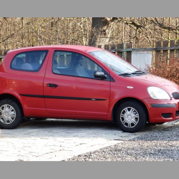 Toyota YARIS 1,0 /2005    76000km